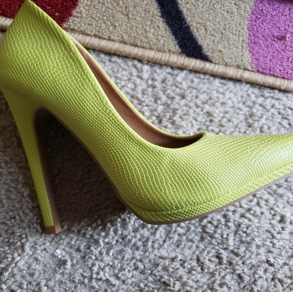 Neon Green Faux Snakeskin Pump - worn once - Picture 3 of 4
